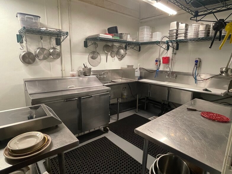 More Photos Of 5526 Martin Luther King Jr Way, Oakland Storefront For Sale