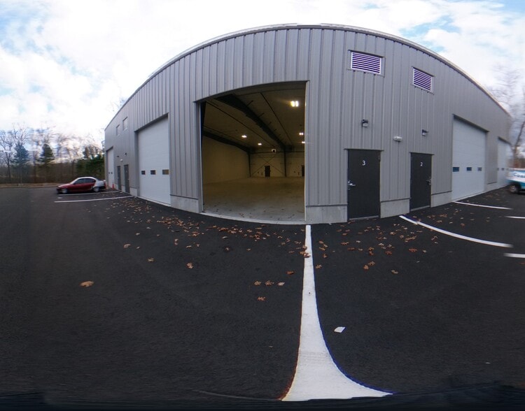 More Photos Of 14 R -Bay 3&4, North Reading Industrial For Lease