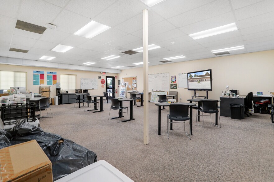 More Photos Of 8807 Thornton Rd, Stockton Storefront Retail Office For Lease