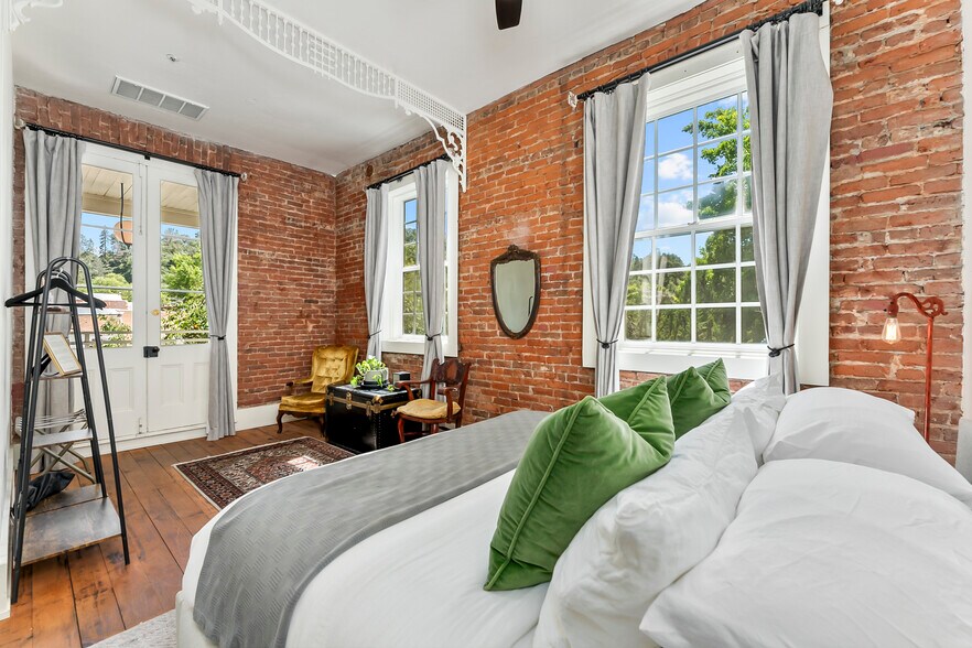More Photos Of 14202 S State Highway 49, Amador City Hotel For Sale