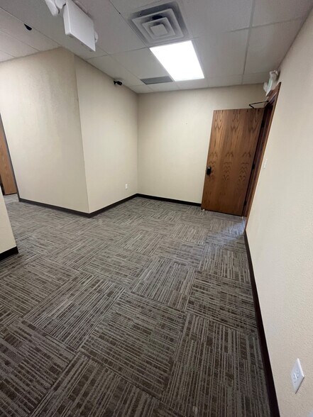 More Photos Of 910 Pinon Ranch Vw, Colorado Springs Office For Lease