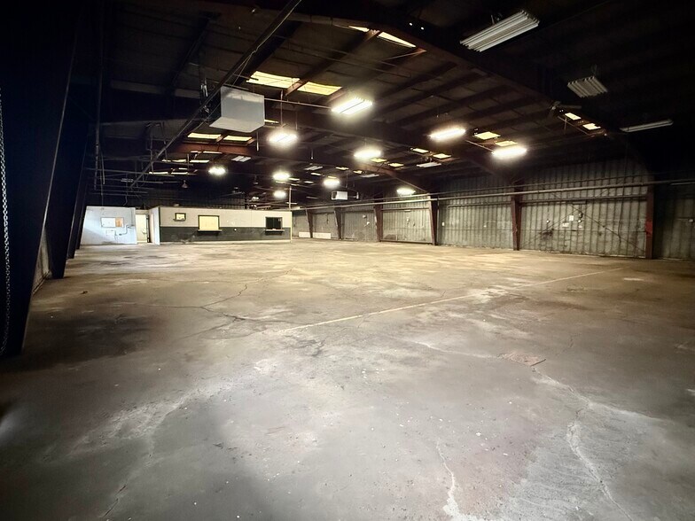 More Photos Of 21 Squires St, Cortland Warehouse For Lease