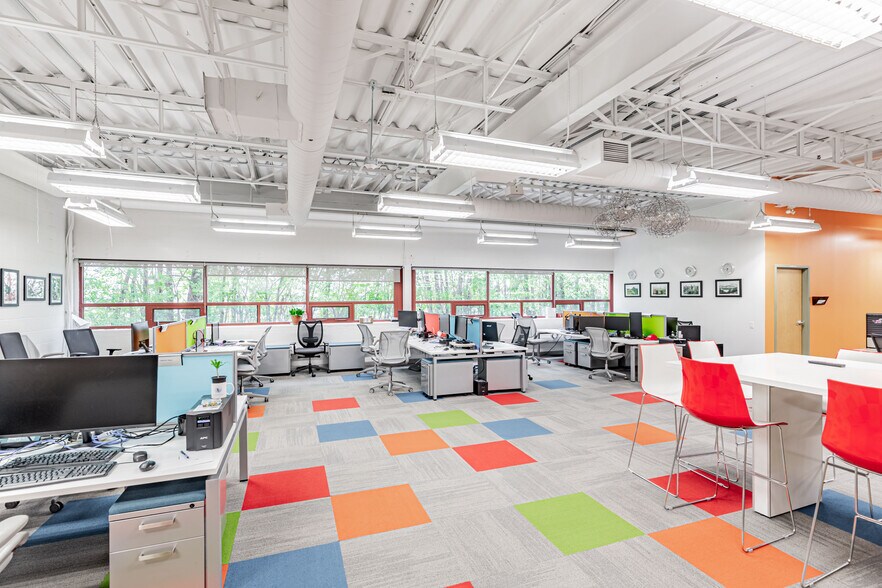 More Photos Of 33 Kern Rd, Toronto Light Distribution For Sale