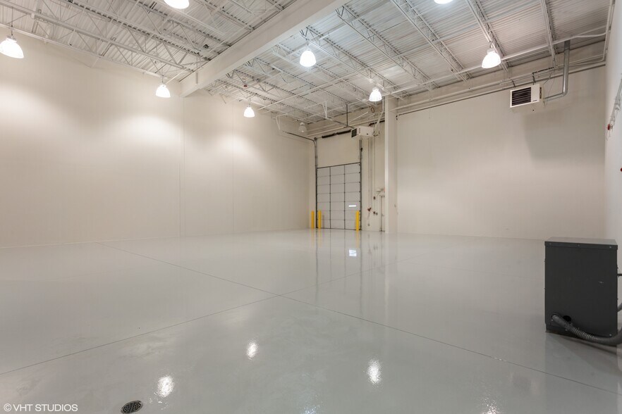 More Photos Of 475 Quadrangle Dr, Bolingbrook Warehouse For Lease
