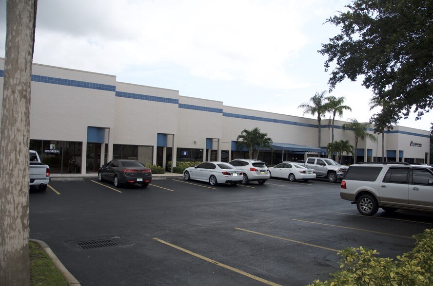 More Photos Of 840 Jupiter Park Dr, Jupiter Warehouse For Lease