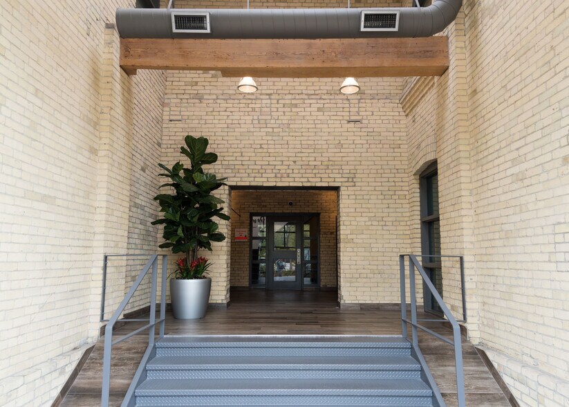 More Photos Of 33 Fraser Ave, Toronto Office For Lease