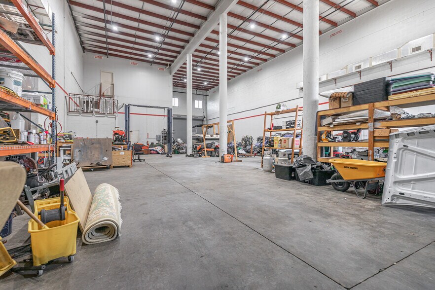 More Photos Of 10951 Harmony Park Dr, Bonita Springs Warehouse For Lease