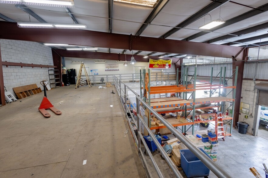 More Photos Of 99-1392 Koaha Pl, Honolulu Warehouse For Sale