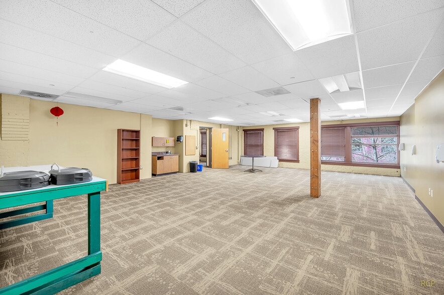 More Photos Of 75 NW Couch St, Portland Medical For Lease