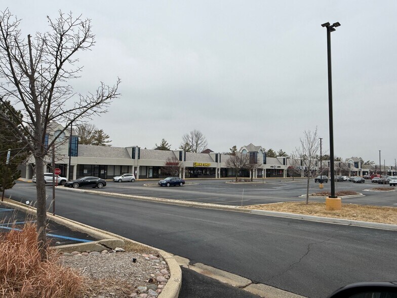 More Photos Of 1600 Algonquin Rd, Hoffman Estates Unknown For Lease