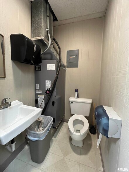 More Photos Of 3526 N California Ave, Peoria Office For Sale