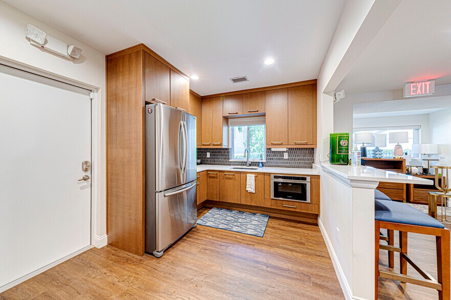 More Photos Of 315 N Ferncreek Ave, Orlando Office For Sale