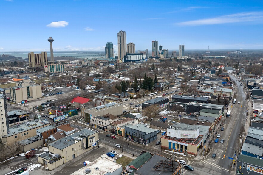 More Photos Of 5848 Ferry St, Niagara Falls General Retail For Sale
