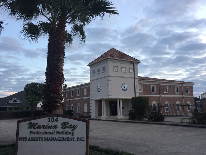 More Photos Of 104 Twin Oaks Blvd, Kemah Medical For Lease