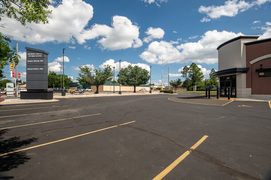 More Photos Of 302 S Lewis Ave, Tulsa Medical For Lease