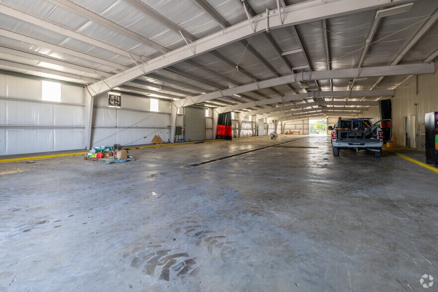 More Photos Of 13523 Conklin Ln, Houston Warehouse For Lease