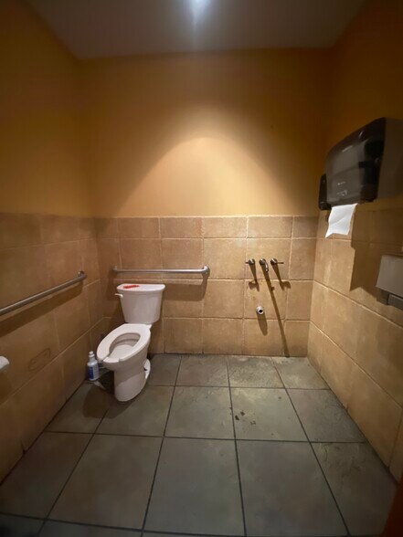 More Photos Of 3504 Highway 365, Nederland General Retail For Lease