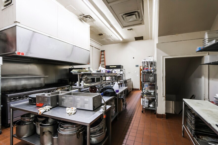 More Photos Of 1024 Noble St, Anniston Storefront Retail Office For Sale