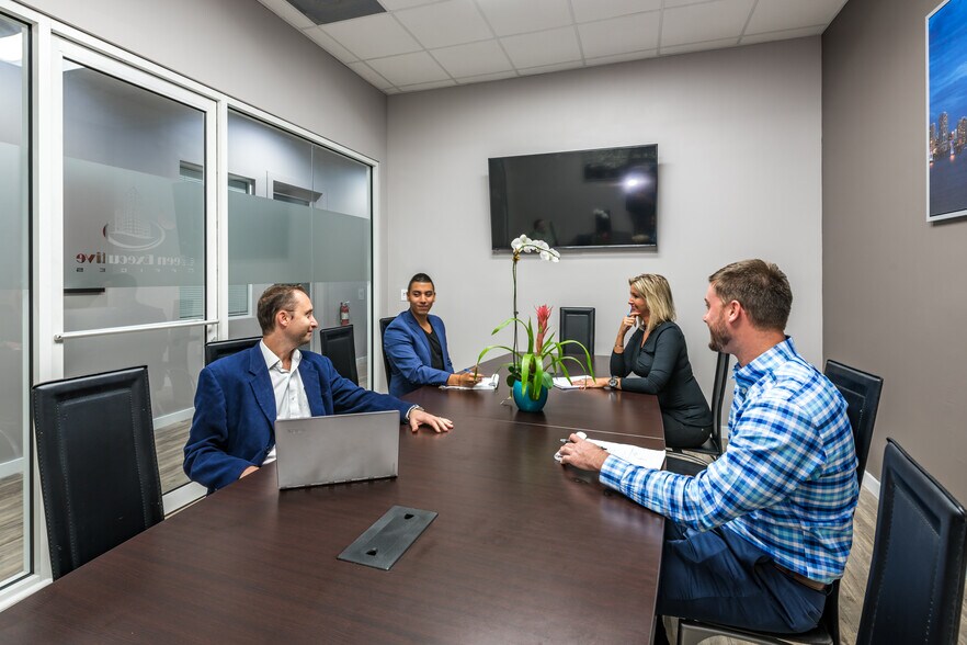 More Photos Of 1946 Tyler St, Hollywood Office For Lease