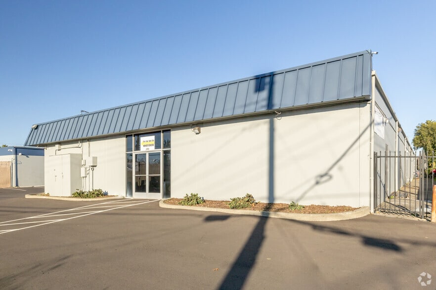 More Photos Of 3424-3440 Auburn Blvd, Sacramento Warehouse For Lease