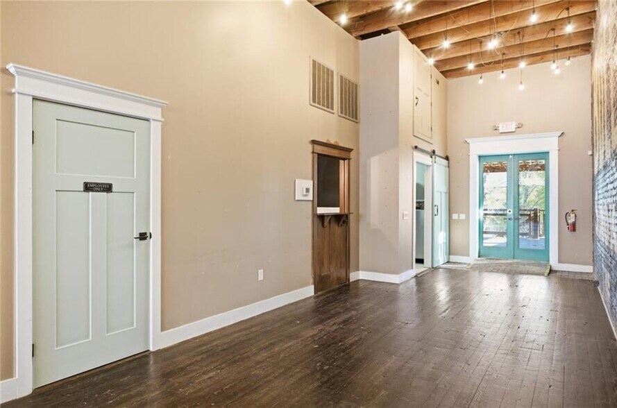 More Photos Of 230 E Main St, Walhalla Office For Sale