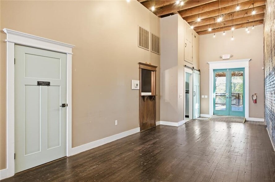 More Photos Of 230 E Main St, Walhalla Office For Sale