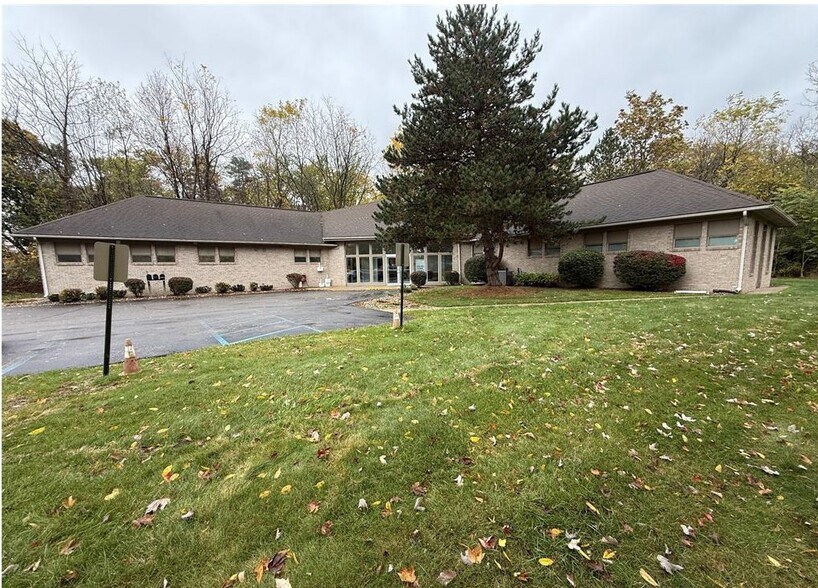 Primary Photo Of 3380 Beecher Rd, Flint Medical For Lease