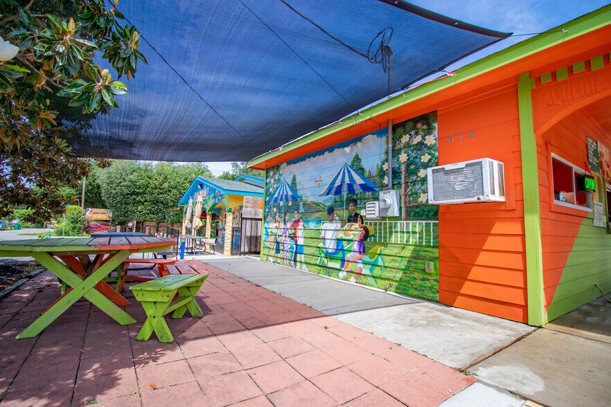 More Photos Of 518 Mill Ave, Conroe General Retail For Sale