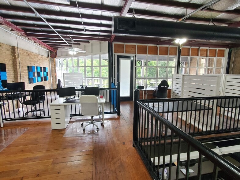 More Photos Of 204 S Austin St, Seguin Restaurant For Sale
