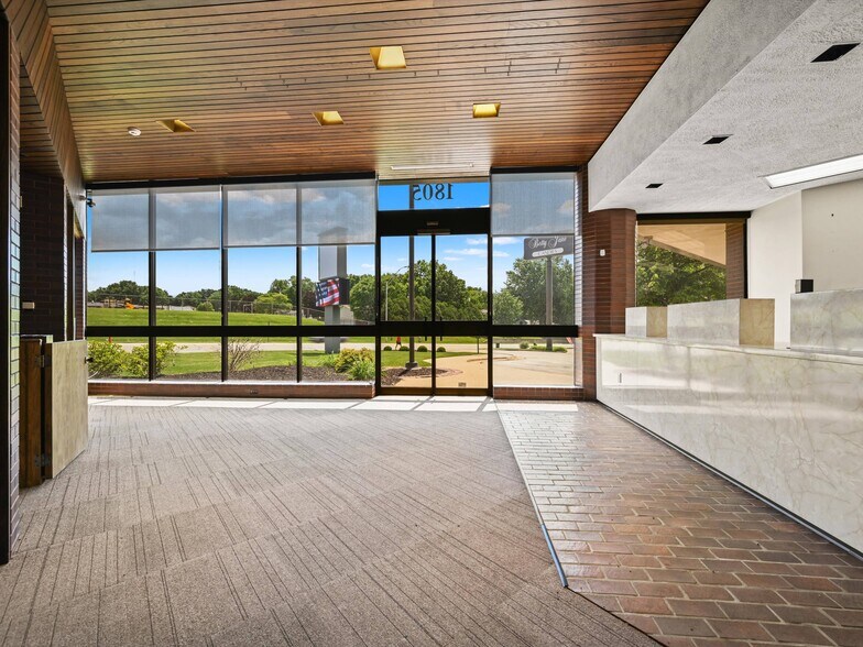 More Photos Of 1805 John F Kennedy Rd, Dubuque Freestanding For Sale