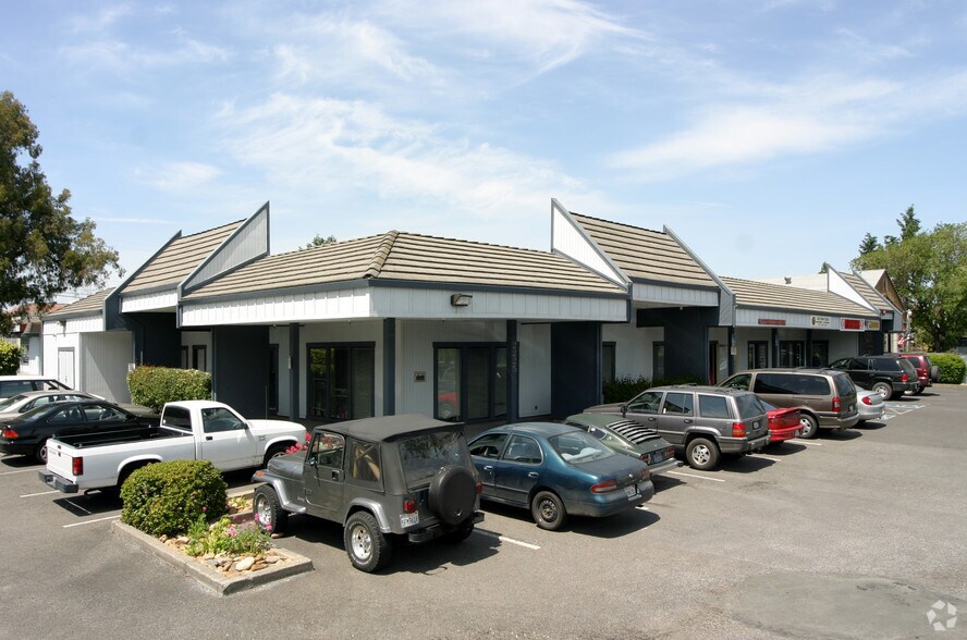 More Photos Of 2225 Brown St, Napa Storefront Retail Office For Lease