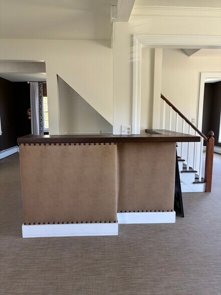 More Photos Of 3 Waterville Rd, Avon Office Residential For Lease