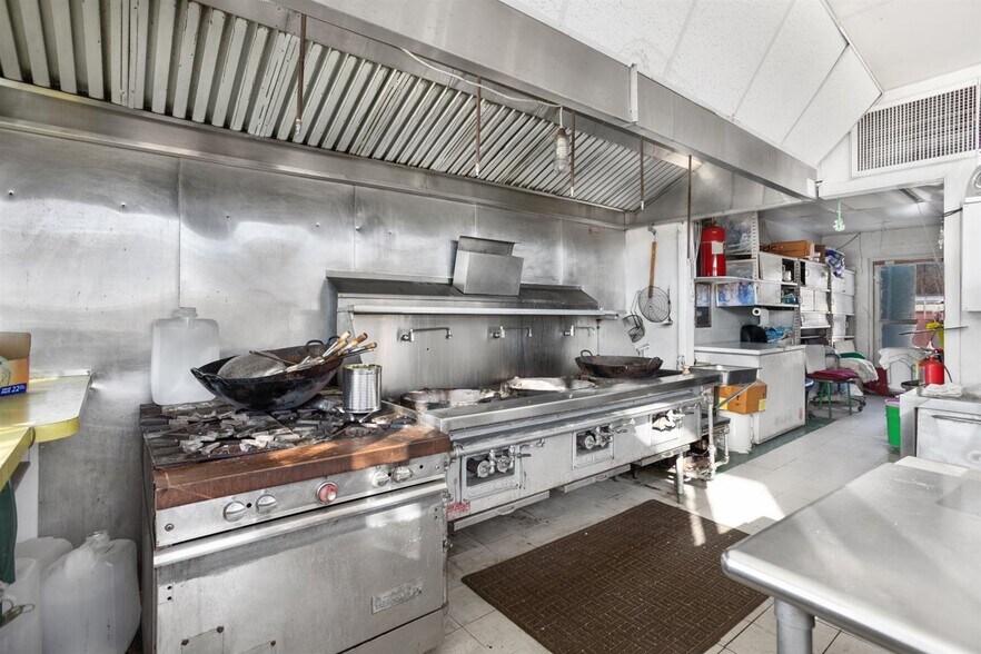 More Photos Of 5862 Jefferson Ave, Newport News Freestanding For Sale