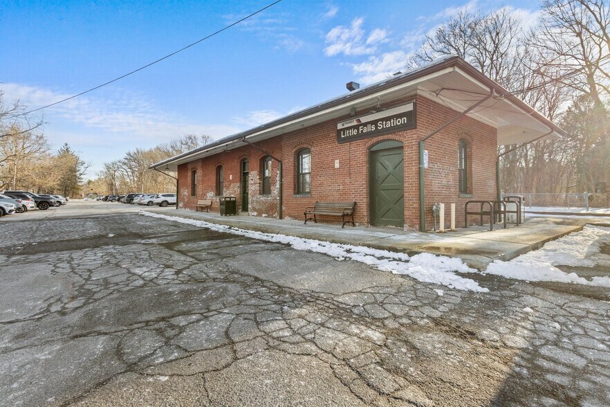 More Photos Of 89 Main St, Little Falls Bank For Lease