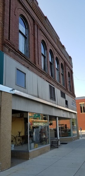 More Photos Of 302 S Broadway Ave, Albert Lea Storefront Retail Office For Sale