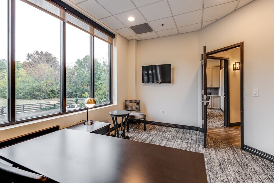 More Photos Of 1612 Westgate Cir, Brentwood Office For Lease