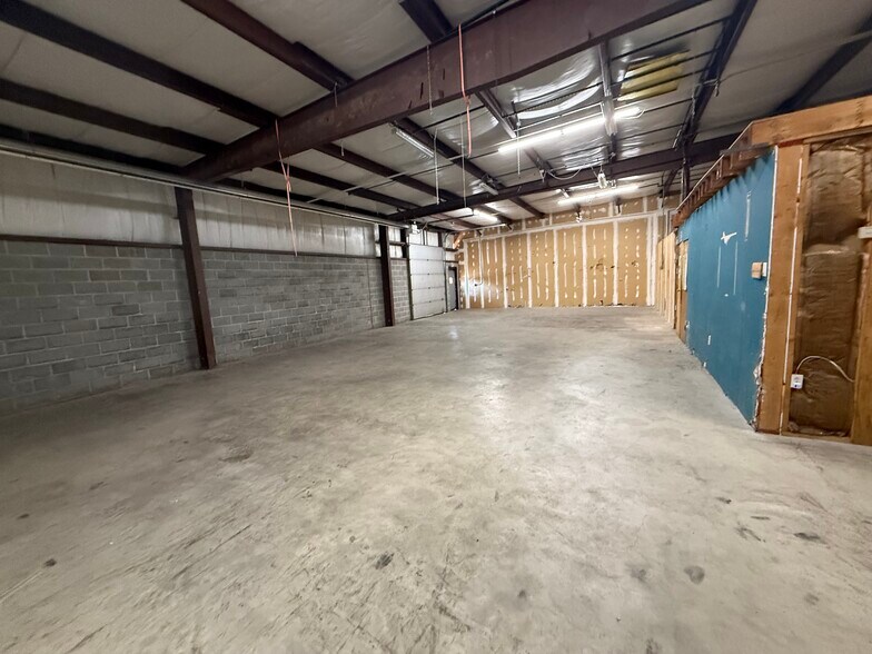 More Photos Of 89-91 Church St, East Hartford Light Manufacturing For Lease