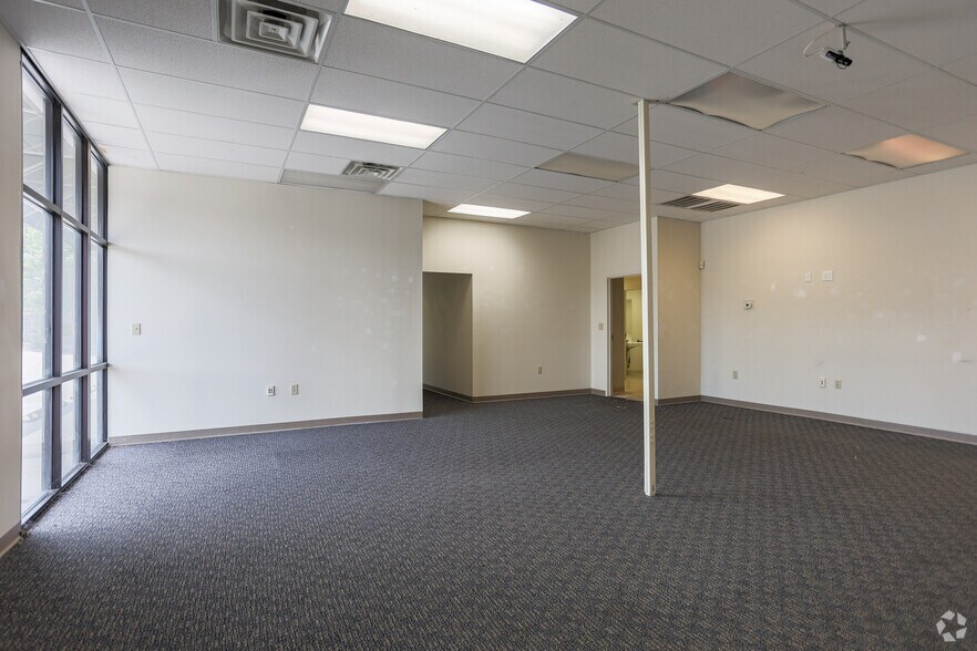 More Photos Of 3176 Linden Dr, Bristol Freestanding For Sale