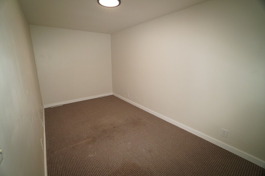 More Photos Of 2414 S Leonard Rd, Saint Joseph Office For Sale