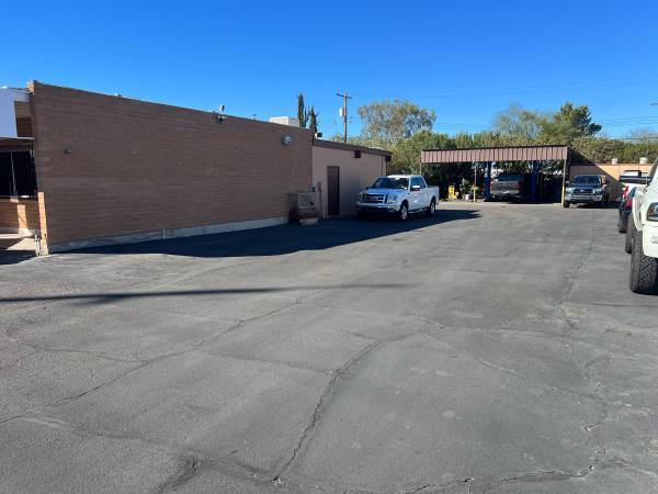 More Photos Of 1802 S Craycroft Rd, Tucson Auto Dealership For Lease