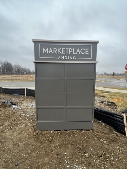 More Photos Of 13588 Bent Grass Ln, Fishers Storefront For Sale