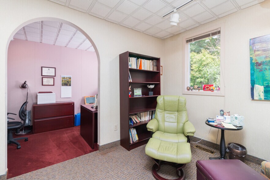 More Photos Of 155 Sycamore St, Glastonbury Office For Lease