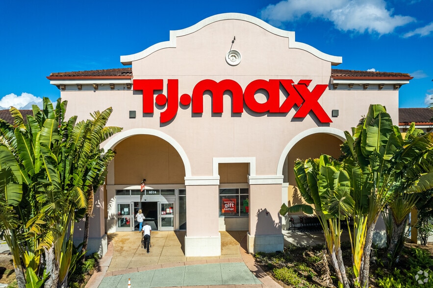More Photos Of 8012-8024 Mediterranean Dr, Estero General Retail For Lease