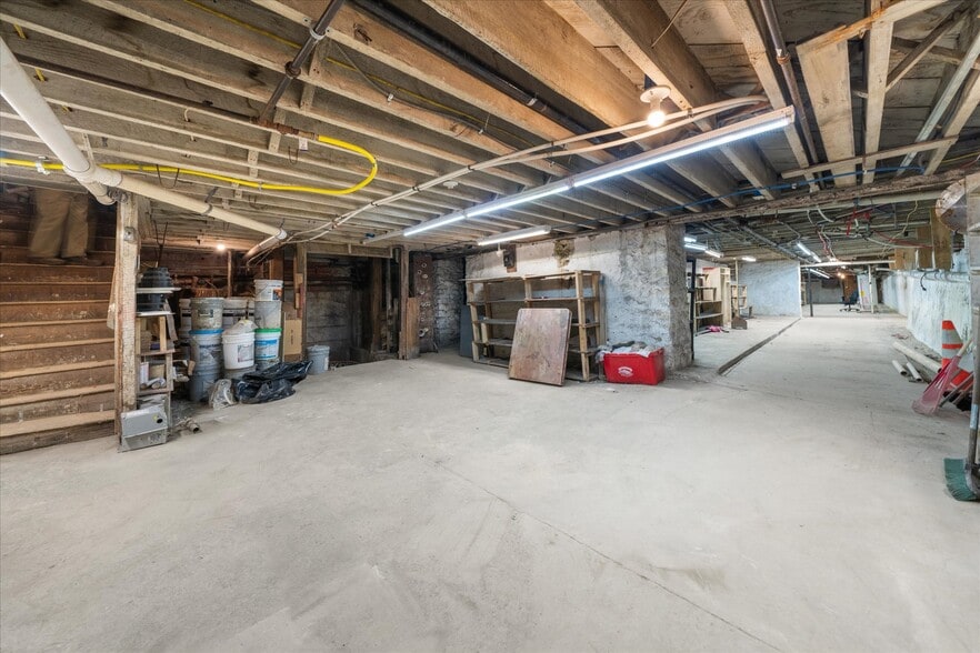 More Photos Of 102 S Richmond St, Fleetwood Warehouse For Sale