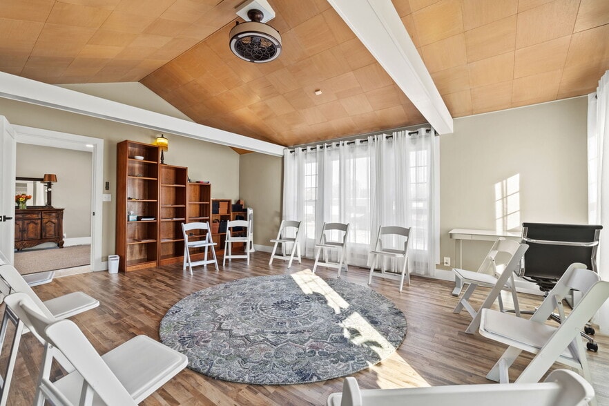 More Photos Of 2049 S Brentwood Blvd, Springfield Office For Sale