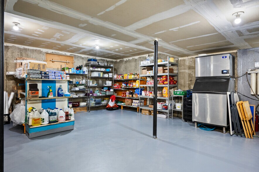 More Photos Of 2 Hays Blvd, Pine Haven Restaurant For Sale