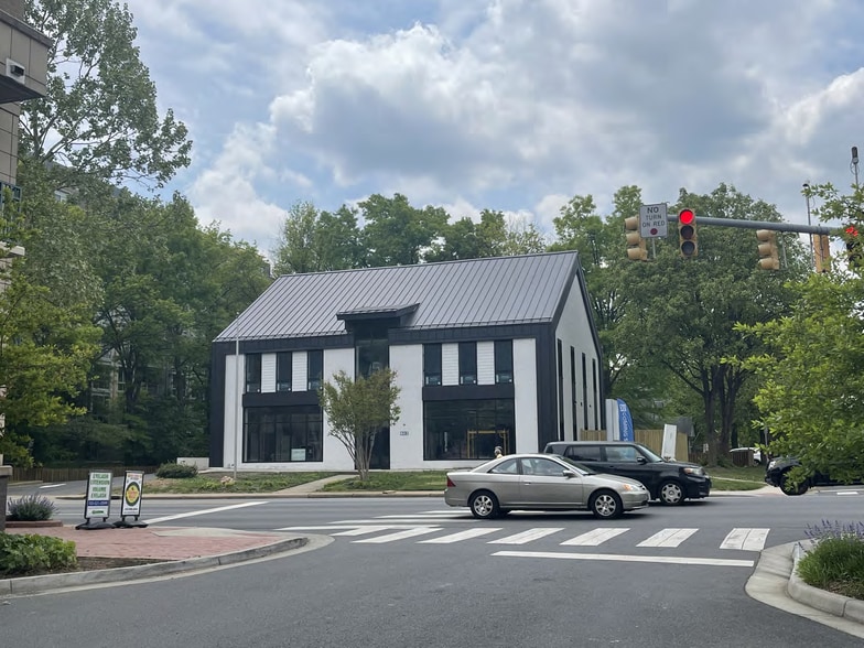 More Photos Of 603 W Broad St, Falls Church Storefront Retail Office For Lease