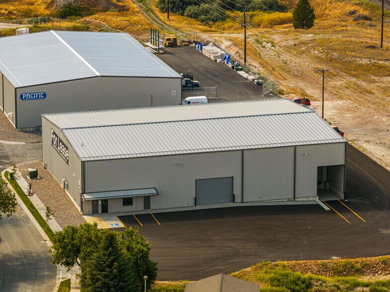 Primary Photo Of 880 Nicole st, Helena Distribution For Lease