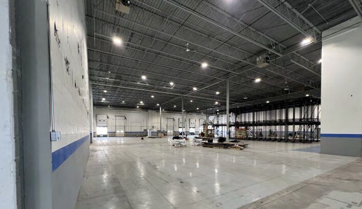More Photos Of 3101-3141 16th St NE, Calgary Warehouse For Lease