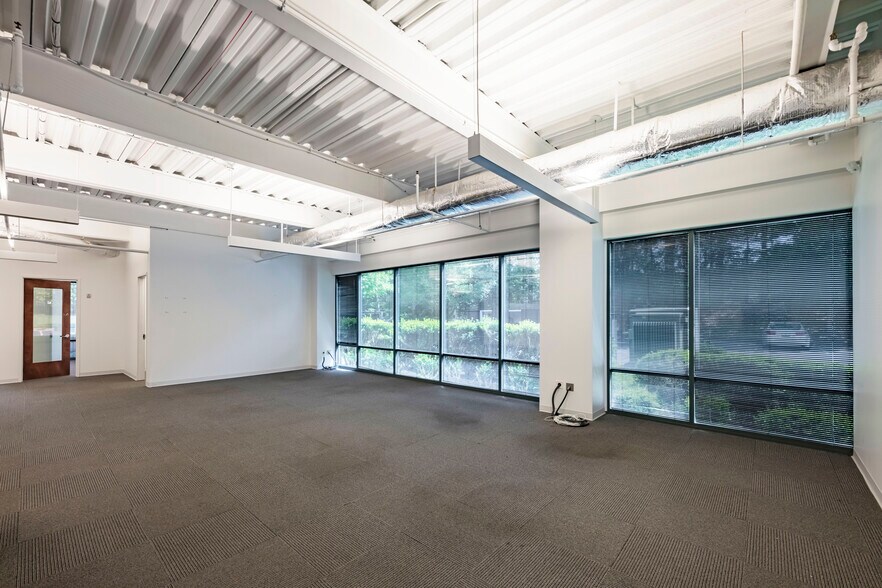 More Photos Of 1990 Vaughn Rd, Kennesaw Office For Sale